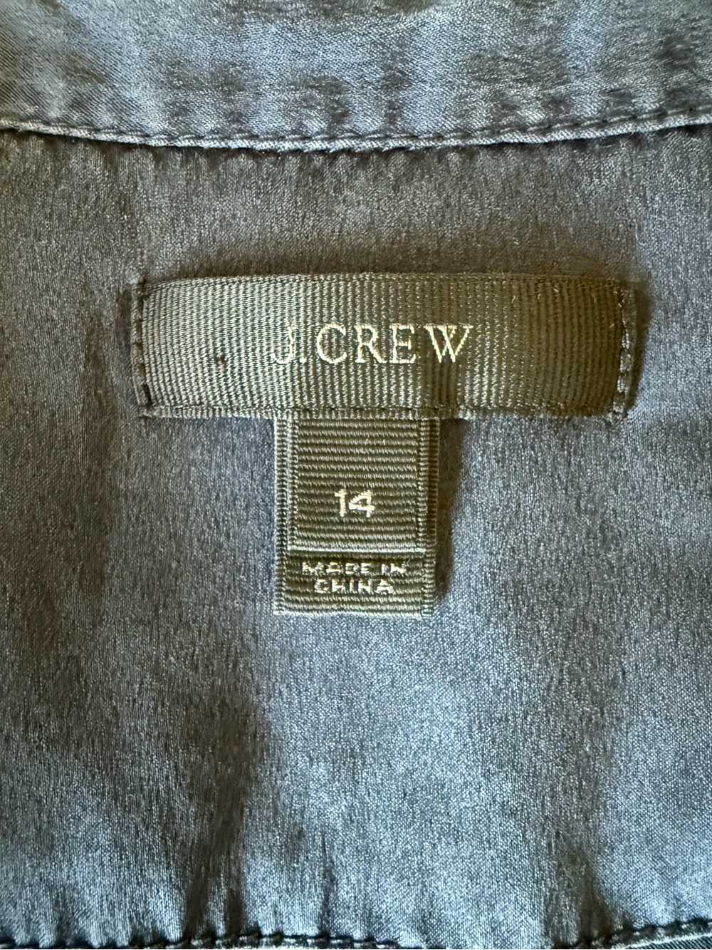 J. Crew 100% Silk Preppy Business Casual Lightweight Chic Button Down Shirt 14 - Picture 9 of 10